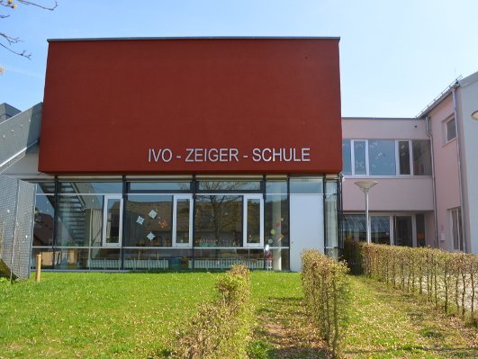 Ivo-Zeiger-Grundschule in Mömbris, Bild von Außen